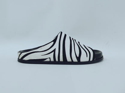 Women's off-duty leather sandals