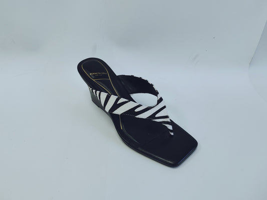 Women's off-duty wedge platforms